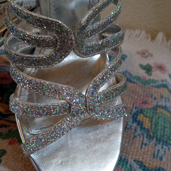 Touch Of Nina strap Sandal 6M - Picture 2 of 5